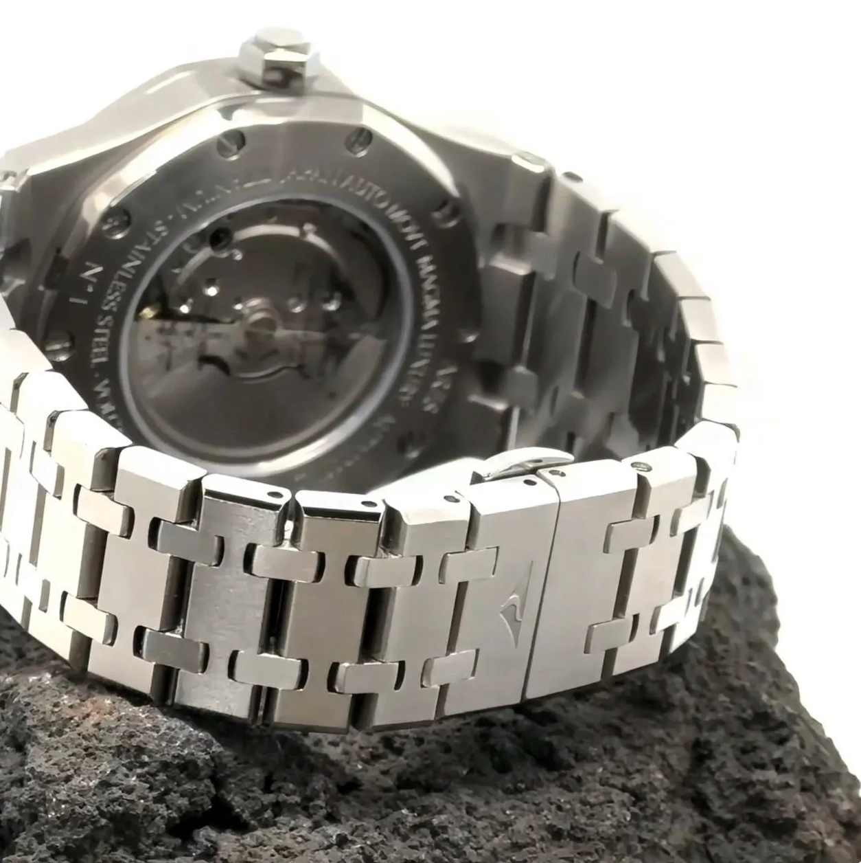 ARES - Primo automatico al mondo con quadrante in pietra lavica naturale e 21 rubini